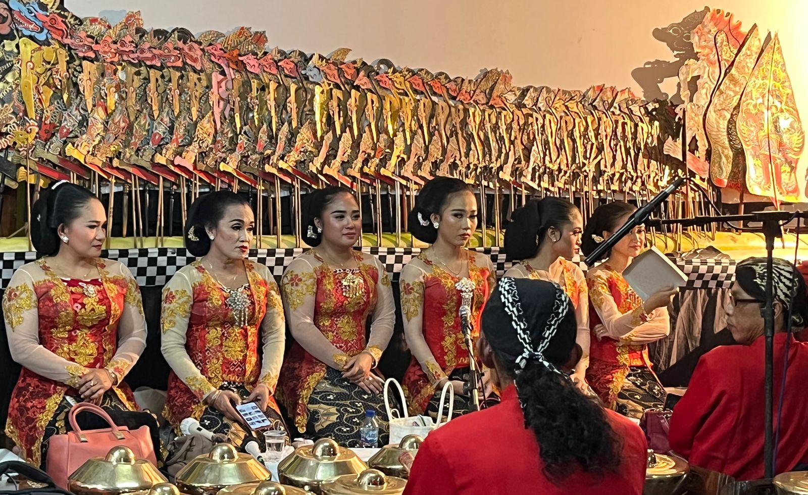 Mengapa Warga Cilacap Pilih DHE PINKZ SALON CENDANA? Rahasia Kesehatan & Kecantikan Alami
